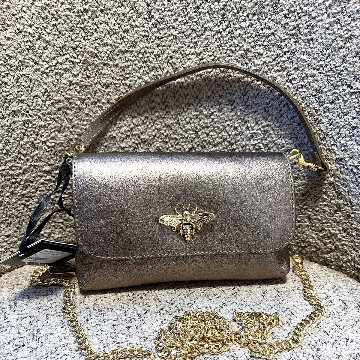 Leren crossbody tasje met bij-sluiting brons met gouden ketting